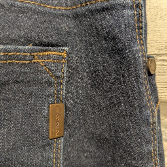 1822 Denim Dark Blue Women's Jean Shorts - Picture 7 of 9